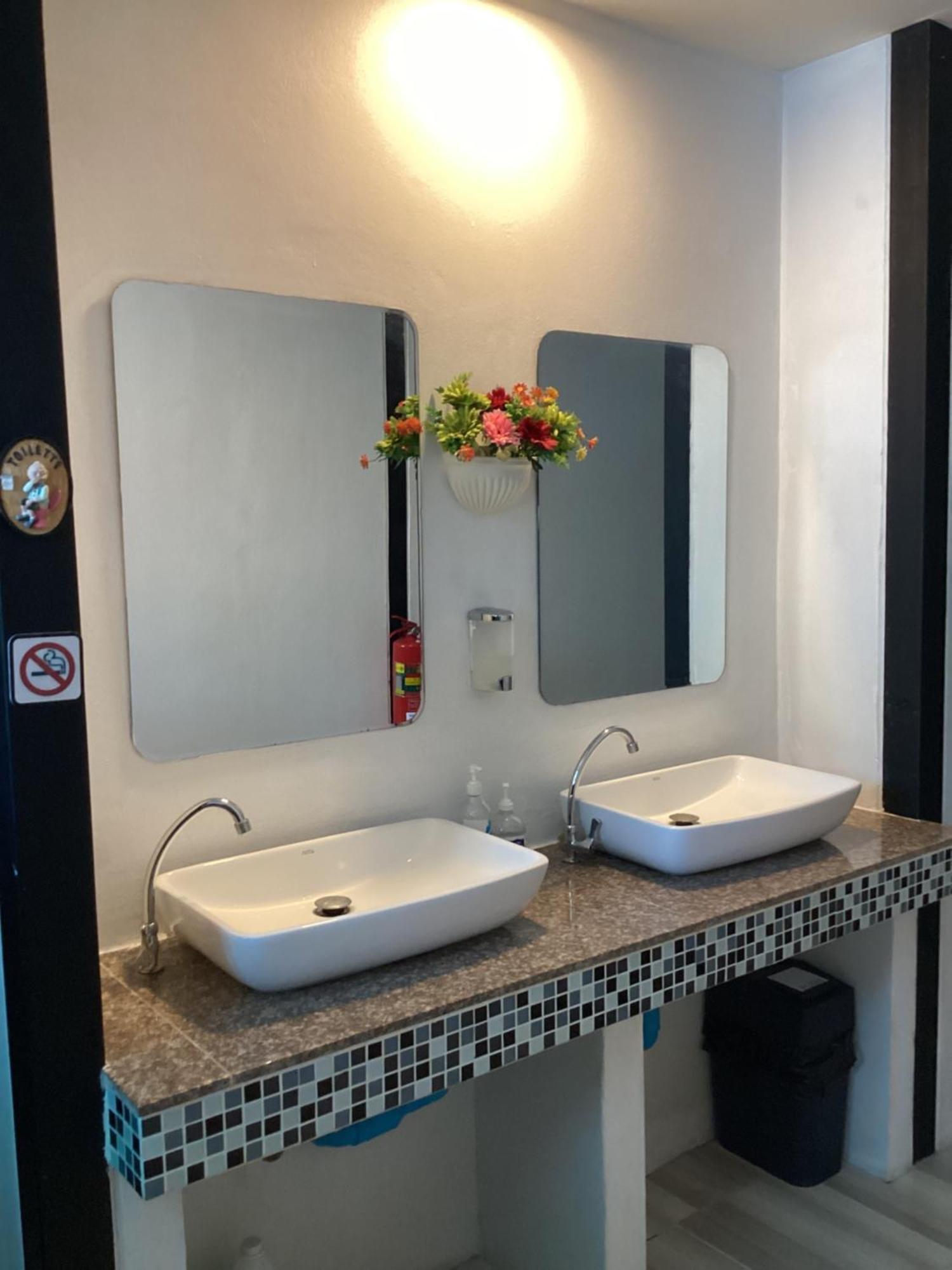 Nest Hostel Lipe 外观 照片